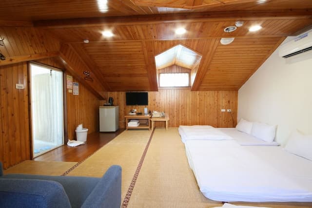 Family Room (Japanese 5 people)