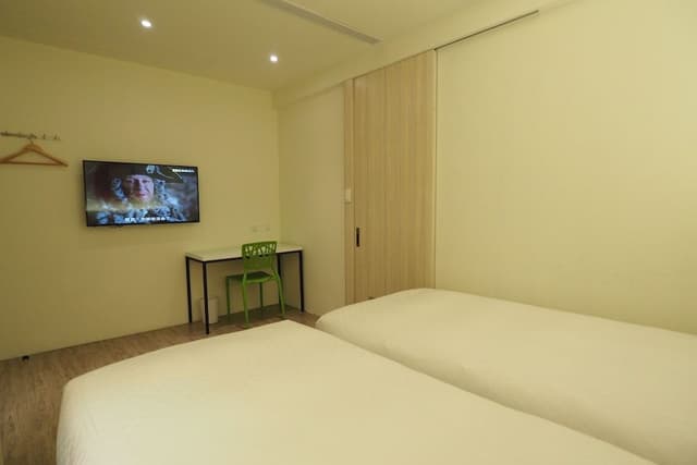 Business Room, No Windows