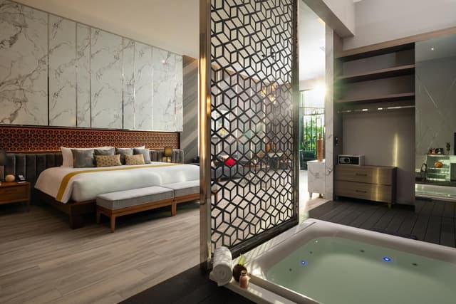 Topaz Jacuzzi