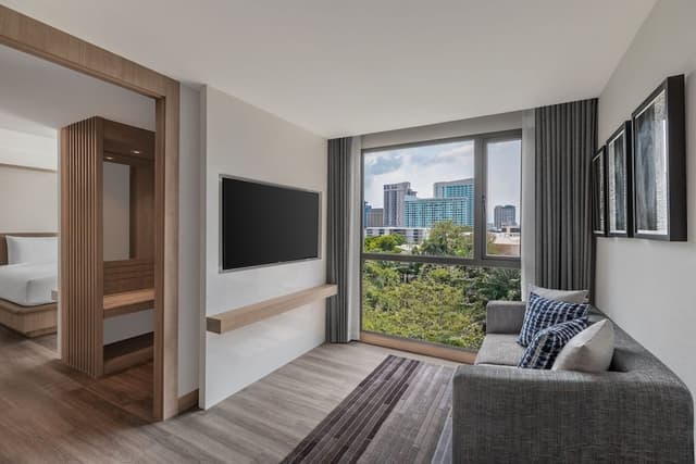 Deluxe Suite, 1 Bedroom, City View