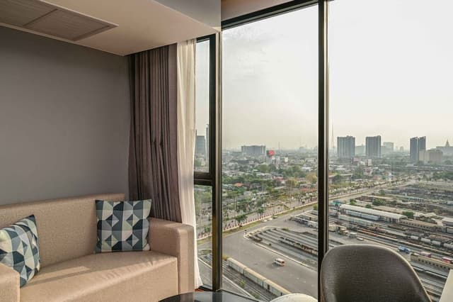 Junior Suite, 1 King Bed, Non Smoking, City View