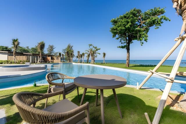 Seafront Pool Villa In Love