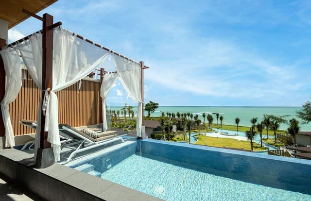 Seaview Pool Suite
