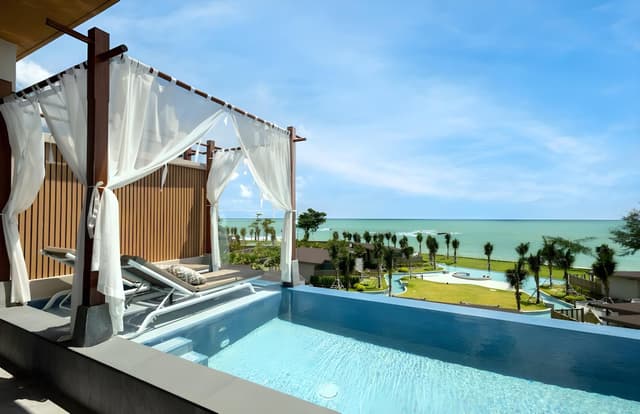 Seaview Pool Suite