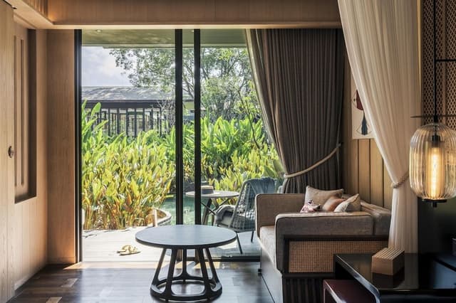 Room, 1 King Bed, Pool Access