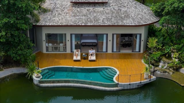 Lagoon Pool Villa