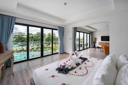 รอยัล ยาวใหญ่ ไอส์แลนด์ บีช รีสอร์ต (Royal Yao Yai Island Beach Resort)0