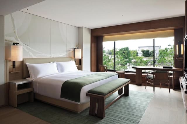 Suite, 1 King Bed