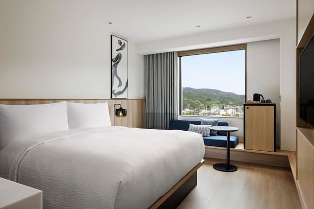 Standard Room, 1 King Bed