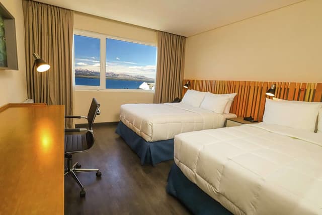 1 KING BED LAKE VIEW