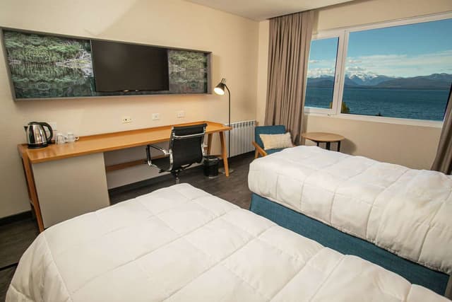 1 KING BED LAKE VIEW