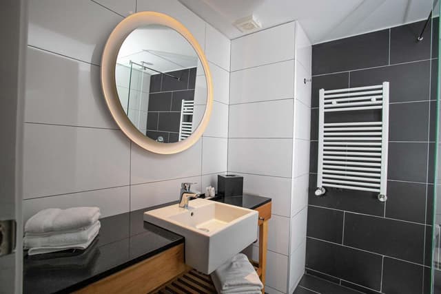 2 DOUBLE BEDS CITY VIEW