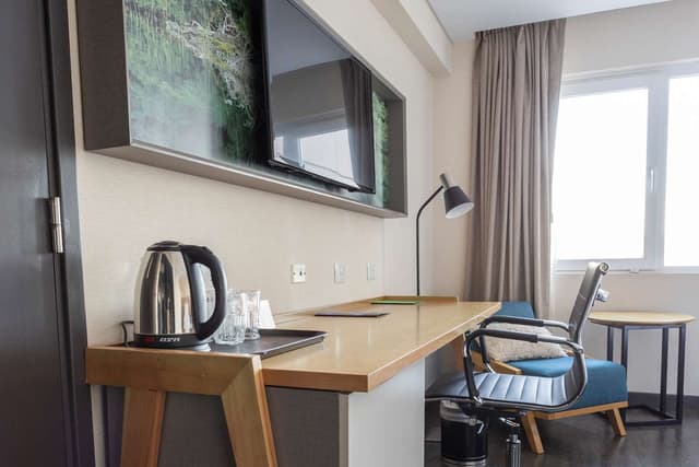 2 DOUBLE BEDS LAKE VIEW
