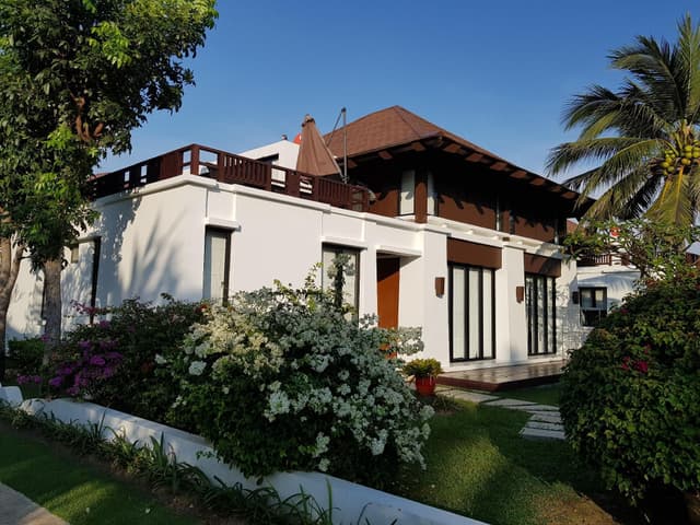 5 Bedroom Villa