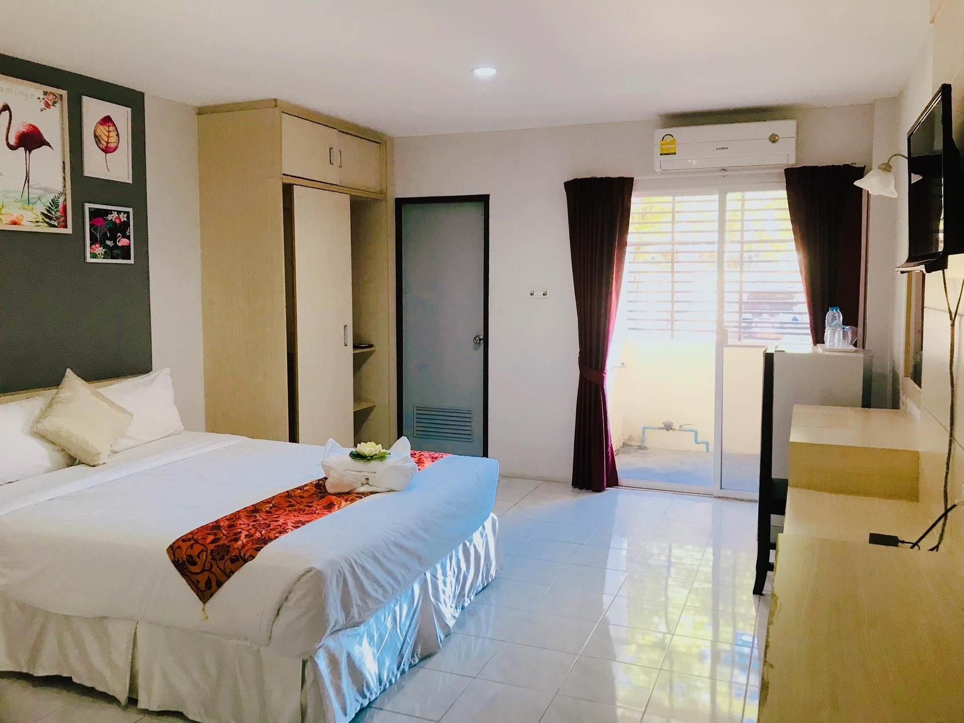 แกรนด์ อีซี เซอร์วิส อพาร์ตเมนท์ (Grand Esie Service Apartment)1