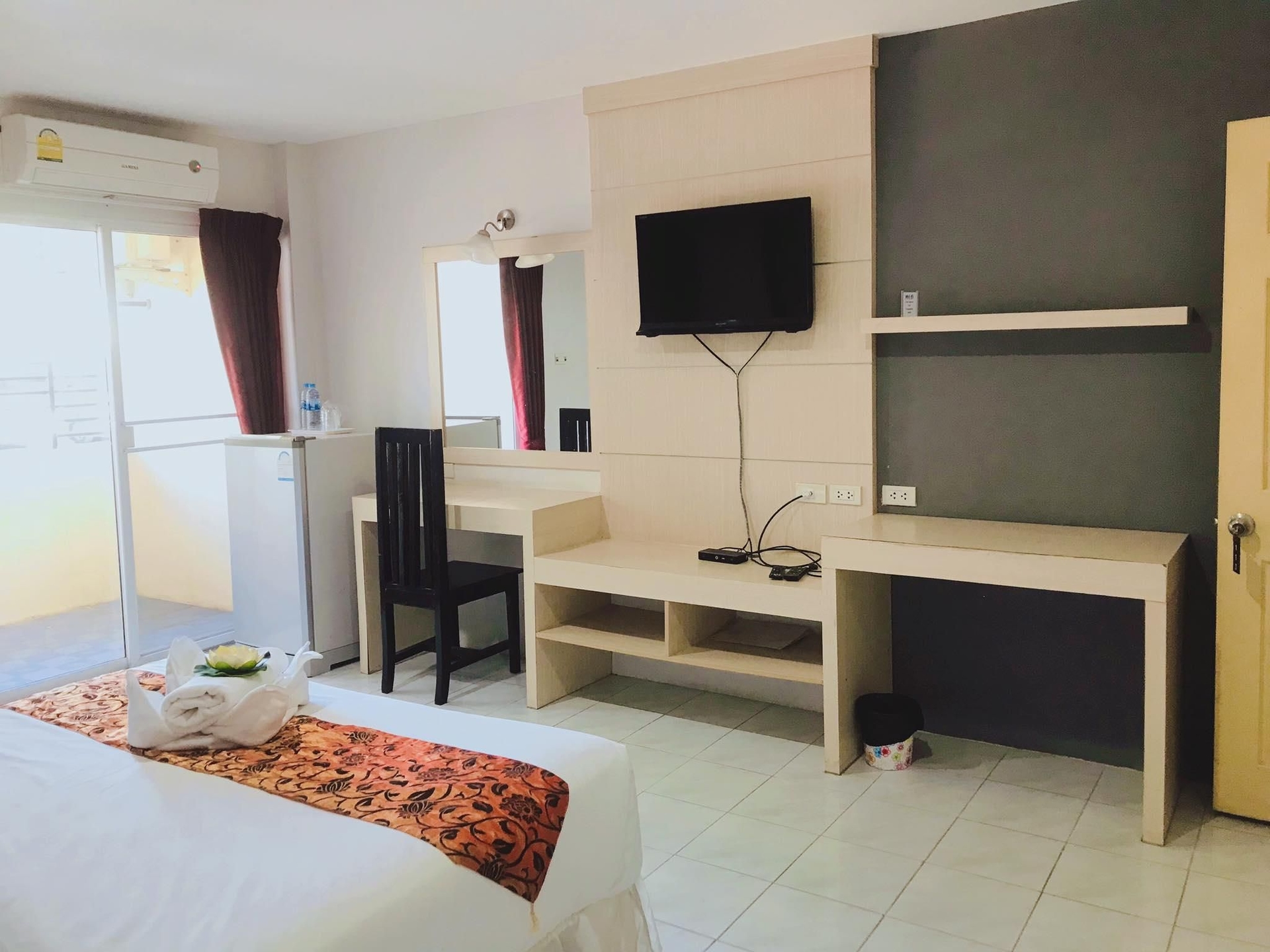 แกรนด์ อีซี เซอร์วิส อพาร์ตเมนท์ (Grand Esie Service Apartment)0