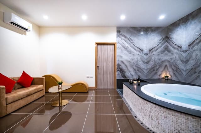 Jacuzzi Suite