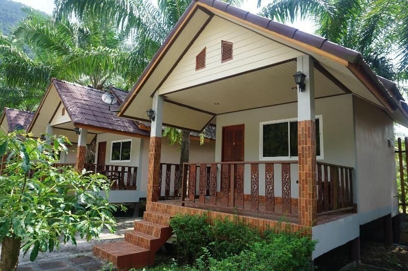 ทำเนียบบ้านพัก (Thumneab Guesthouse)0
