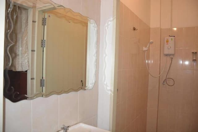 Basic Shared Dormitory, Mixed Dorm, Shared Bathroom