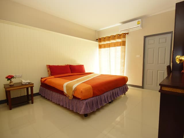 Deluxe King Bed