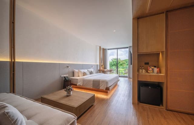 Deluxe Connecting Room Pool View