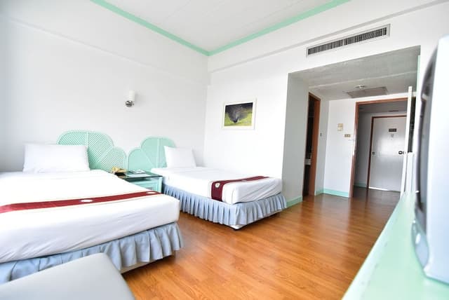 Business Twin Room (Business Deluxe Twin)