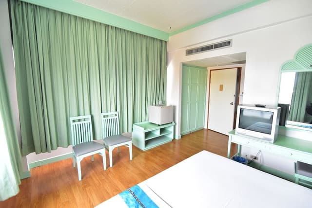 Business Double Room (Business Deluxe Double)