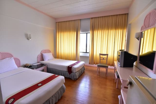 Business Twin Room (Business Deluxe Twin)
