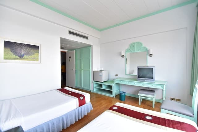 Business Twin Room (Business Deluxe Twin)