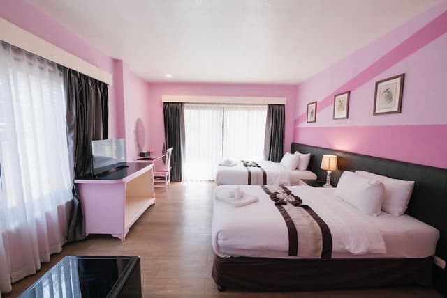Deluxe Suite Twin