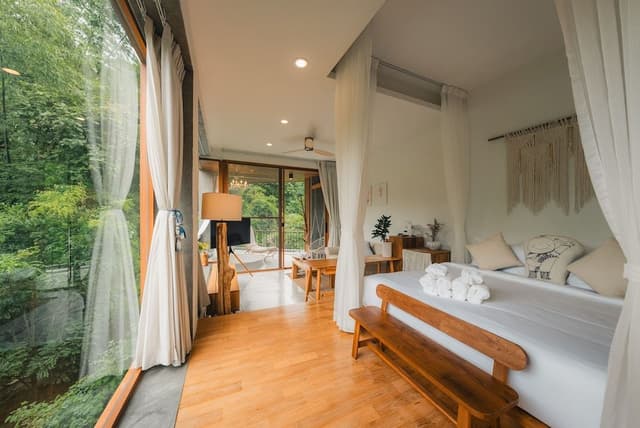 Honeymoon Suite with Bathtub on the Balcony