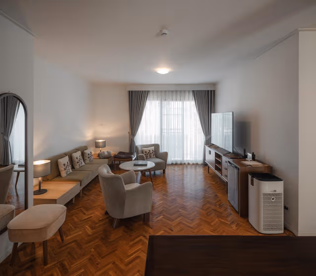 Grand Deluxe Family Room