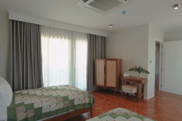 Grand Deluxe Family Room
