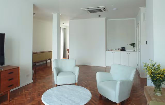 Grand Deluxe Family Room
