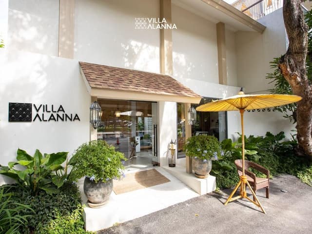 ALANNA JACUZZI PENTHOUSE