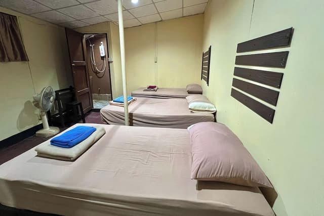 Economy Triple Room
