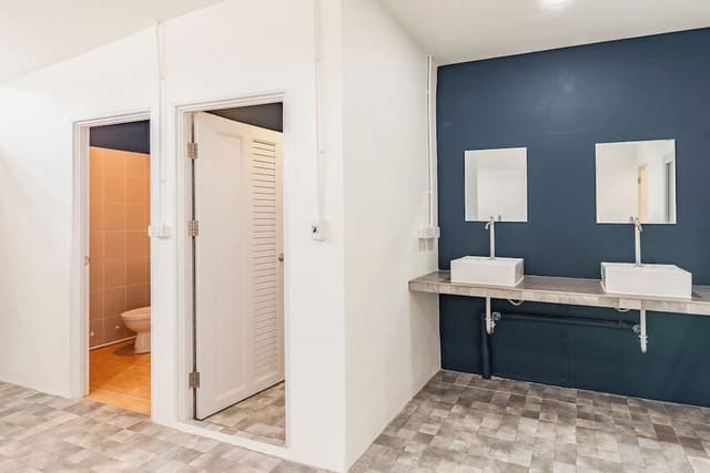 8-Bed Mixed Dormitory with Shared Bathroom