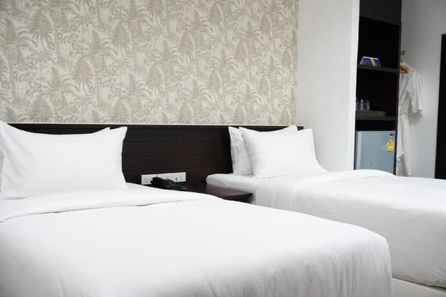 Pool Access Twin Room