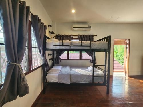บลูมูน เฮาส์ (Blue Moon House)1