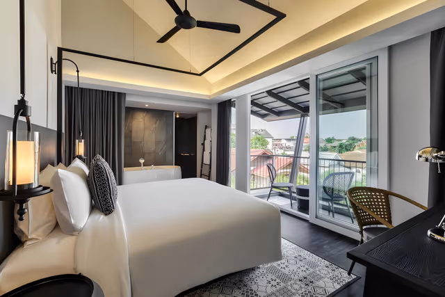 Deluxe King Room with Balcony