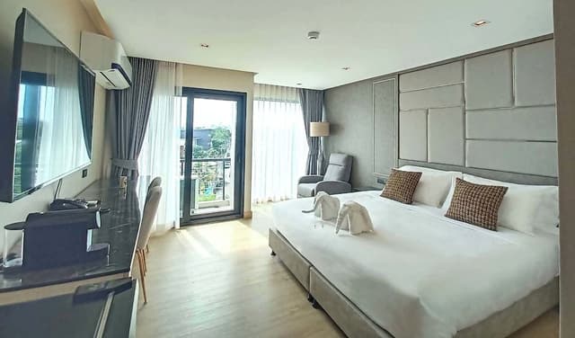 Deluxe King Room