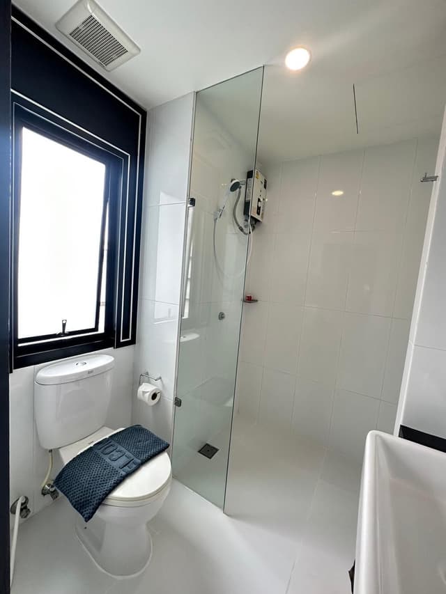Deluxe Double with Window