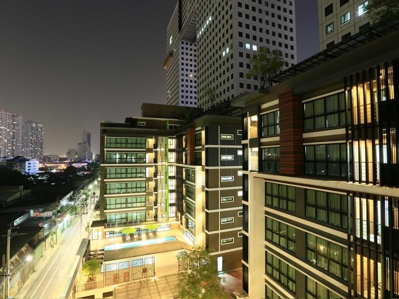 เดอะ พลิมเพลซ โฮเทล (The Plimplace Hotel)1