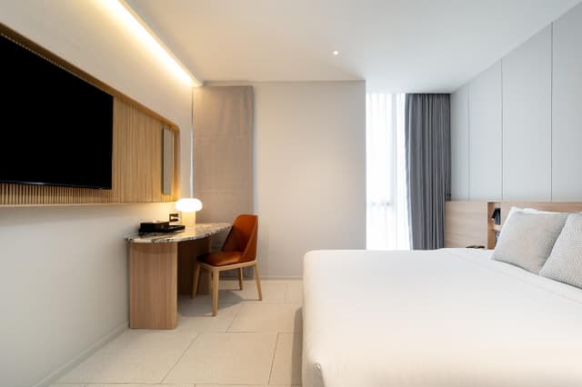 Deluxe King Room