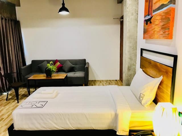 Deluxe King Room