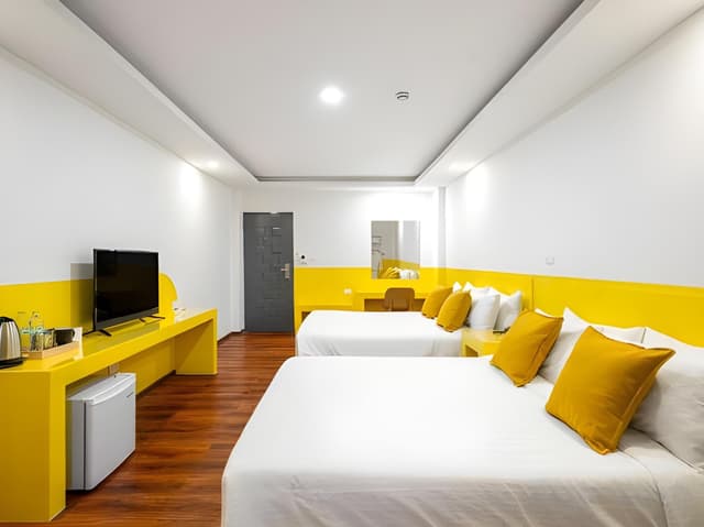 Superior Corner Room