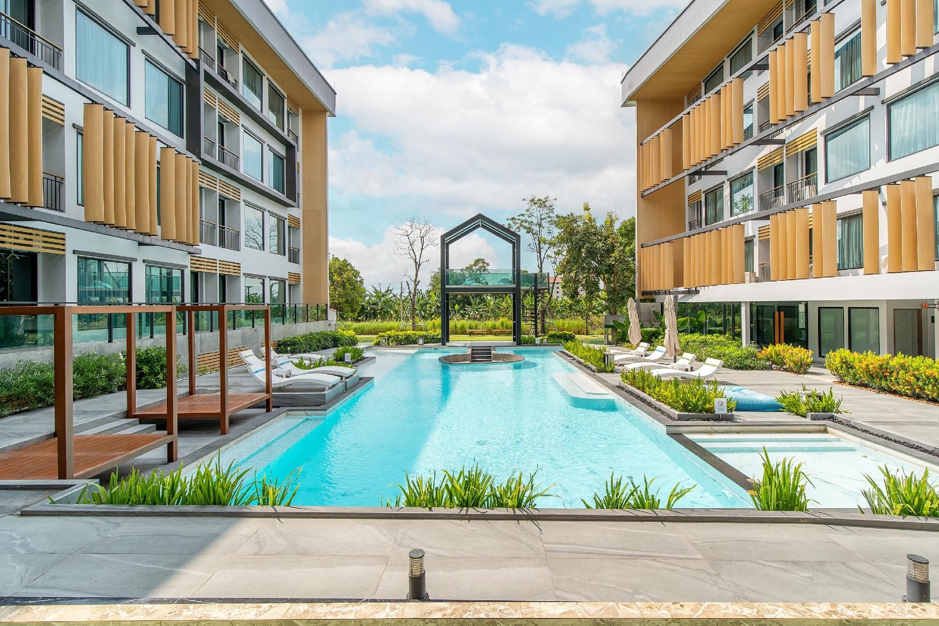 โรงแรมคริสตัล ศรีวารี สุวรรณภูมิ (Crystal Srivaree Suvarnabhumi Hotel)0