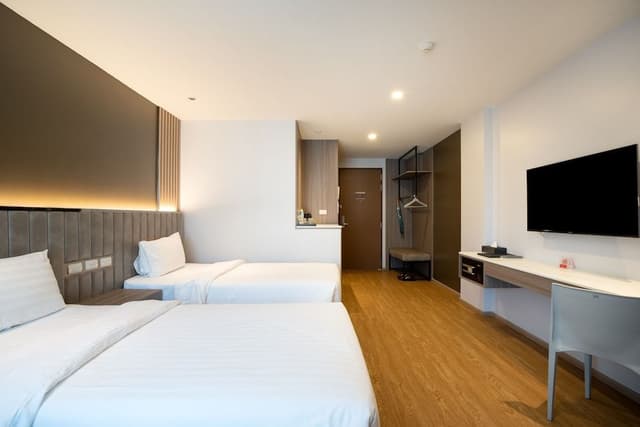 Premium Pool View Twin Room