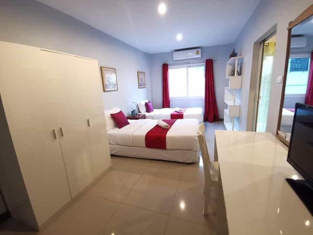 Twin Bedroom