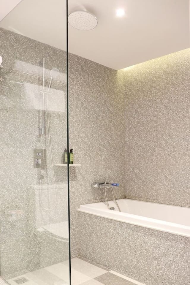 Deluxe Double or Twin Room with Bathtub